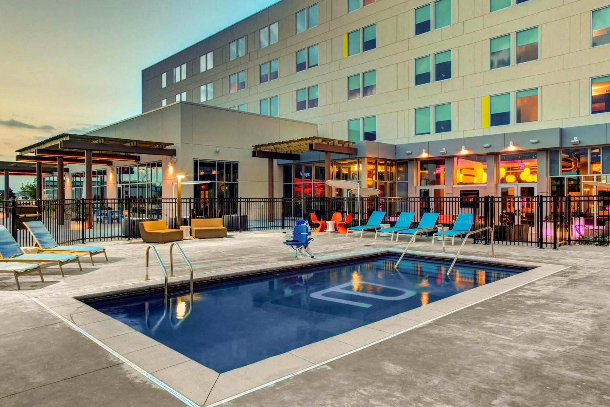 Aloft Wichita Hotel Exterior photo